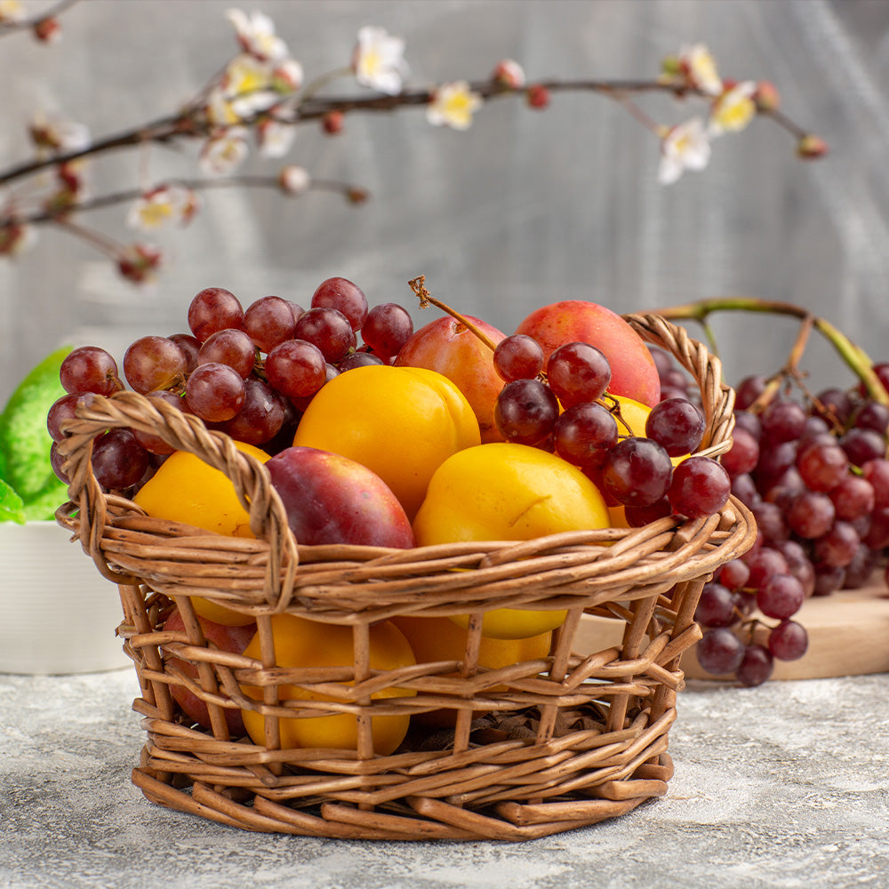 Gift Basket with Grapes and Fruits